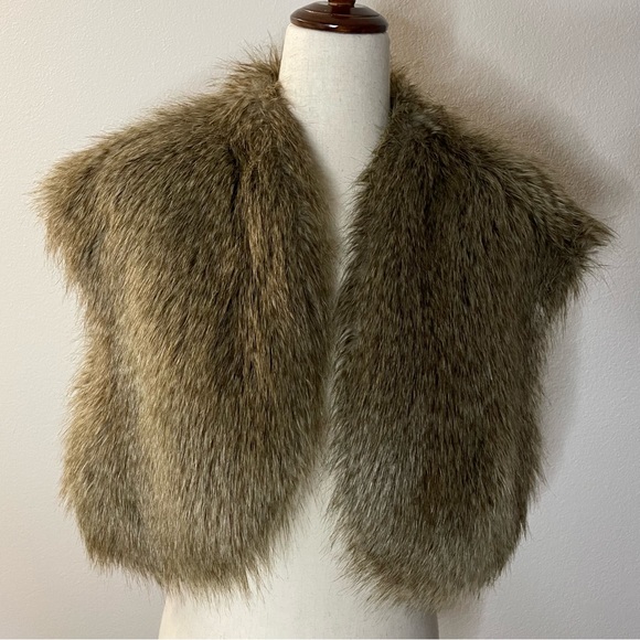 The Limited Faux Fur Vest Small - Picture 5 of 11